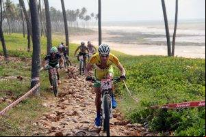 Avancini lidera pelotão em Sauipe, em 2013 (Crédito: Bruno Senna/CIMTB)